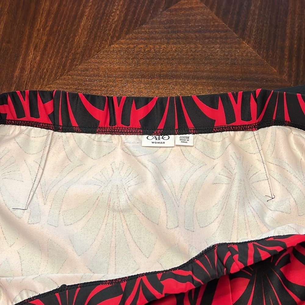 CATO | Black and Red Abstract and Stripe Design Pencil Style Skirt | Size 22/24 - Picture 4 of 7